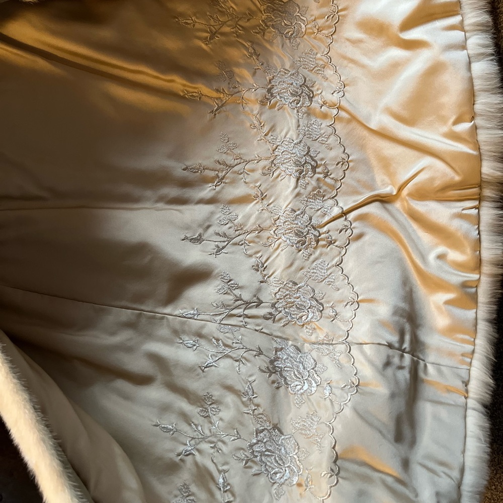 Absolutely exquisite mink coat - Picture 8 of 11